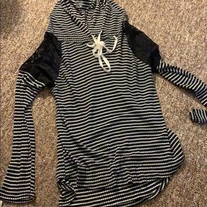 Hoodie with Lace on the shoulders